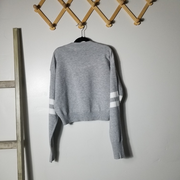 NWT NO BOUNDARIES WOMEN'S GRAY WITH WHITE SWEATER SIZE XS - Picture 2 of 13